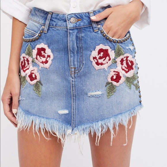 Free People Dresses & Skirts - FP Wild rose 🌹 embroidered mini skirt